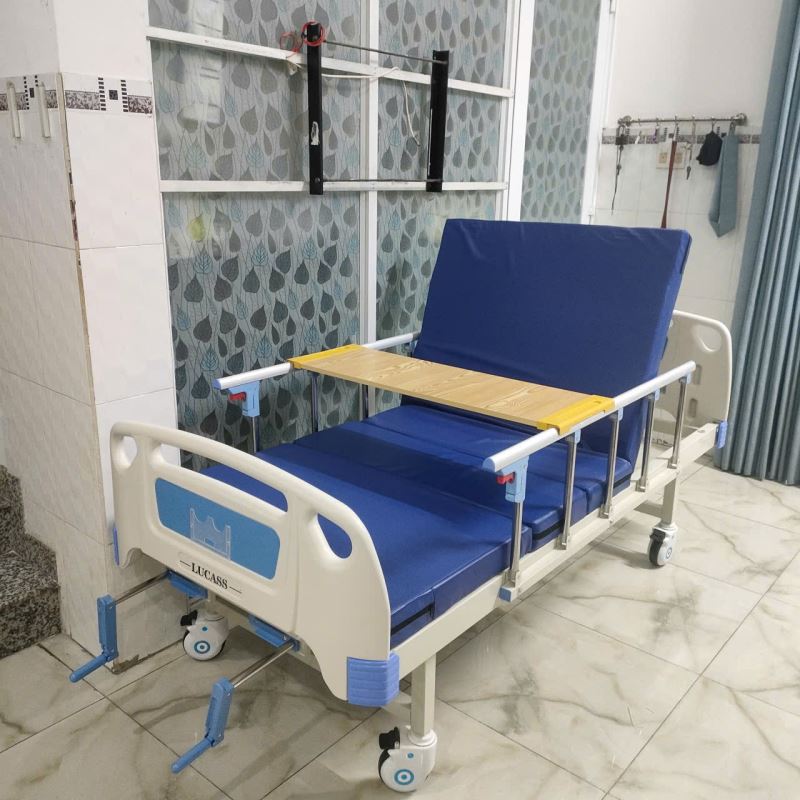 giường y tế 2 tay quay lucass Gb-c2