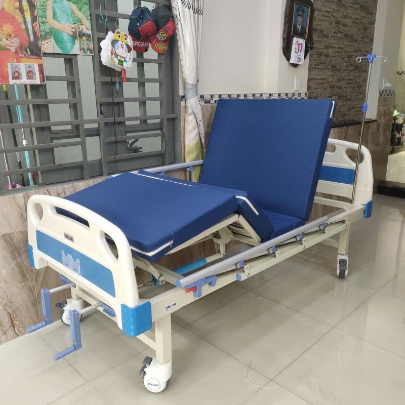 giường 2 tay quay oromi 