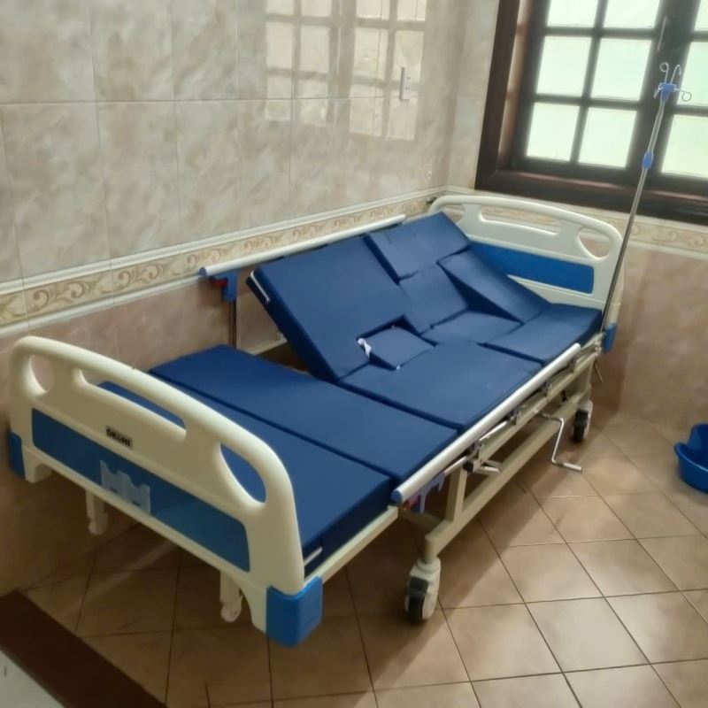 Giường y tế 4 tay quay chính hãng 