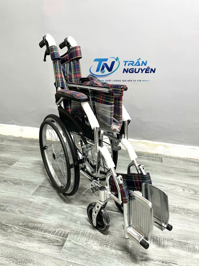 Xe lăn Lucass V63L khung hợp kim nh&ocirc;m