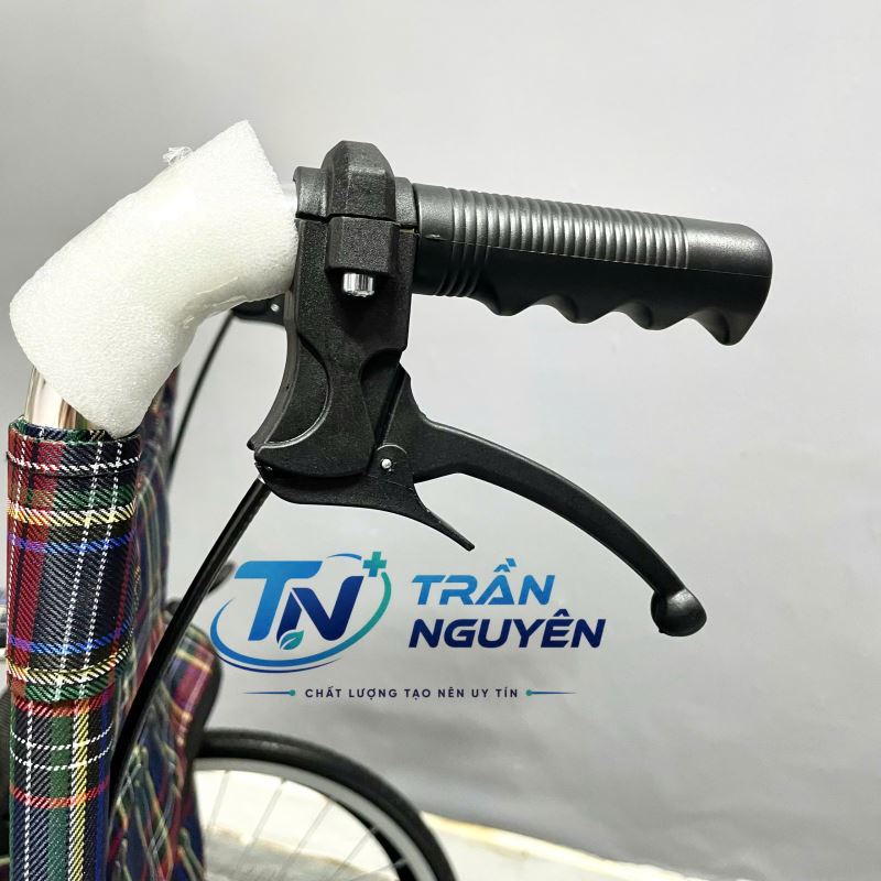 Thắng tay xe lăn lucass V63L