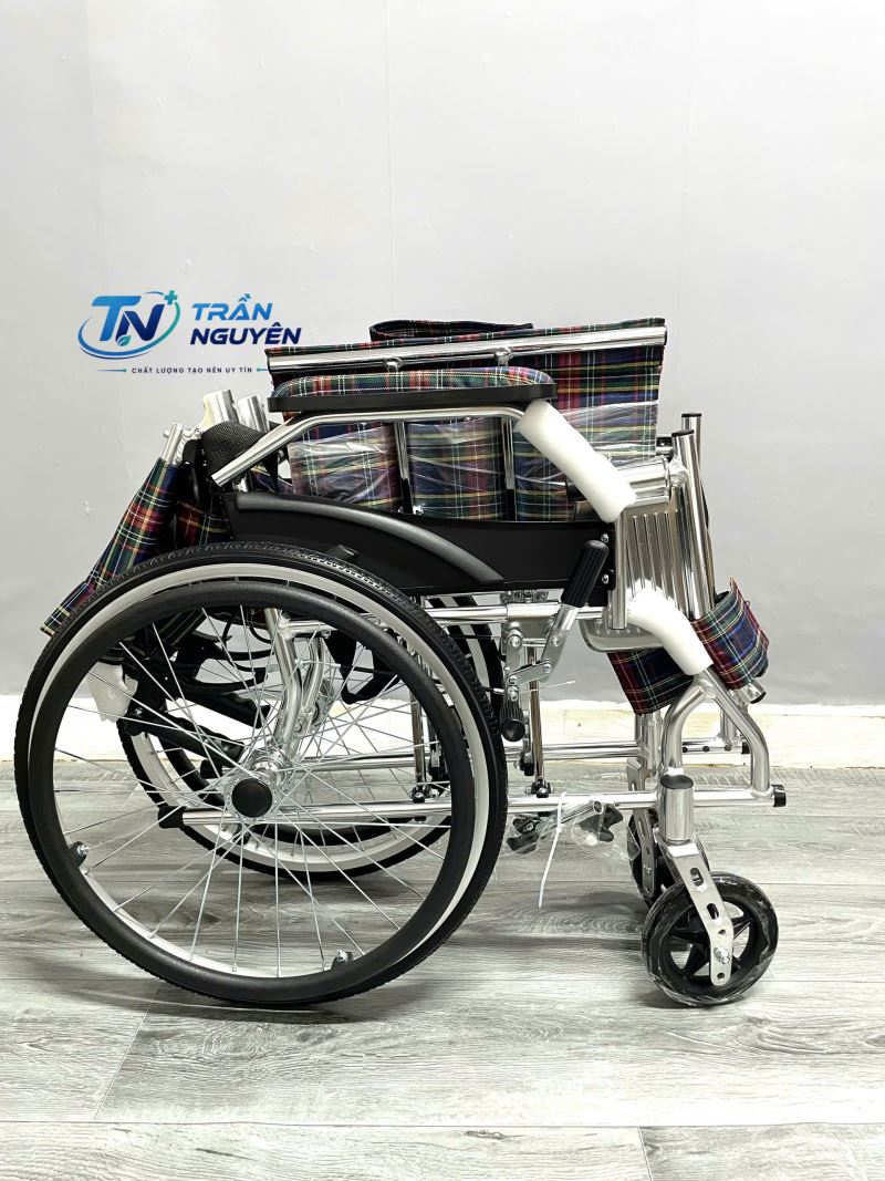 Xe lăn gấp gọn 11kg Lucass V63L