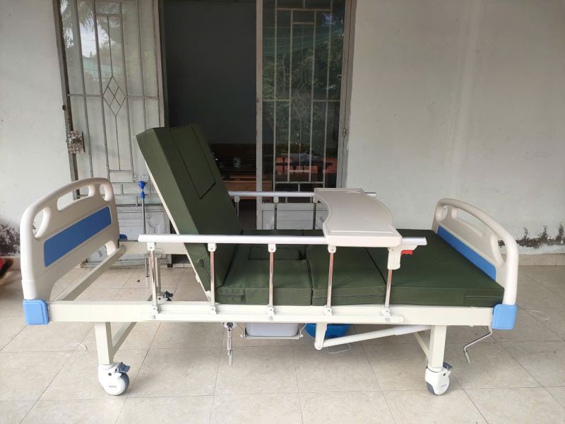 Giường Bệnh 3 Tay Quay Có Bô Vệ Sinh OSADA SD_33C